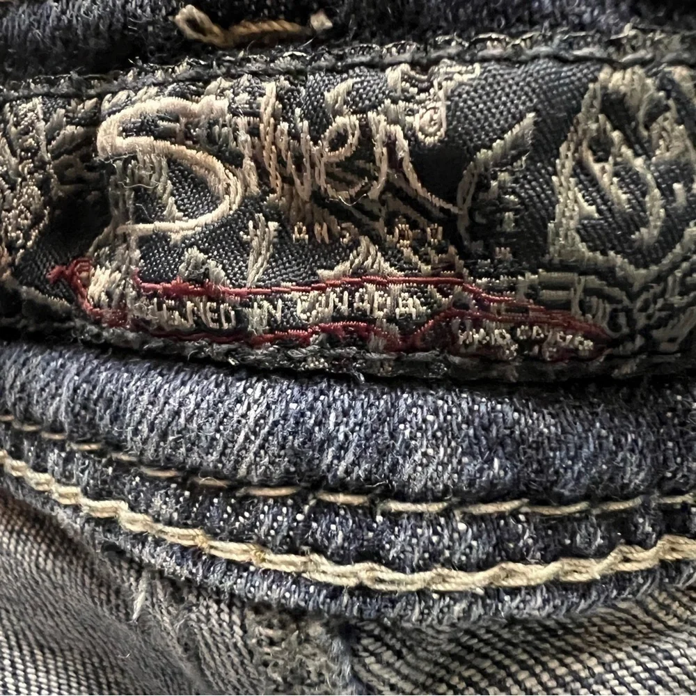 SILVER JEANS SHORTS. WAIST 29. No rips, tears or distressing. 4 pockets.